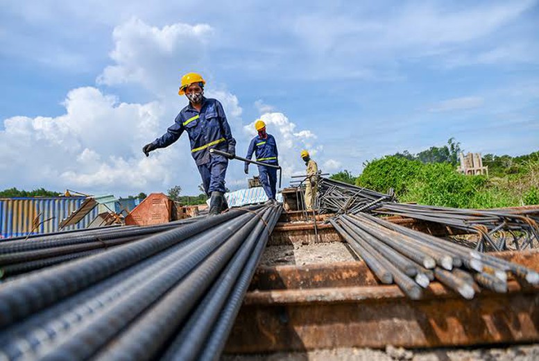 Giải ngân vốn đầu tư công đạt 63% kế hoạch, một số bộ, cơ quan chậm tiến độ- Ảnh 1.