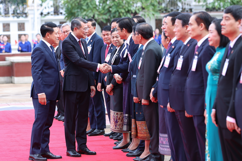 Thủ tướng Lào Saleumxay Kommasith chủ trì lễ đón chính thức Thủ tướng Lê Minh Hưng- Ảnh 4.