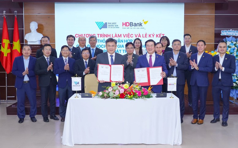 HDBank đồng hành cùng Đại học Quốc gia TPHCM phát triển giáo dục và công nghệ