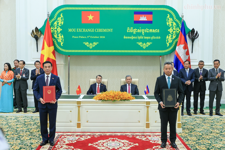 Việt Nam, Campuchia trao đổi nhiều văn kiện hợp tác quan trọng- Ảnh 1.