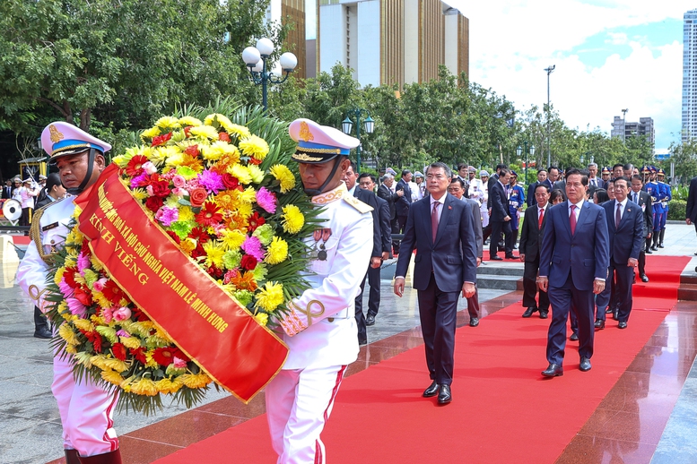 Thủ tướng Lê Minh Hưng đặt vòng hoa tại Đài Độc lập, Đài tưởng niệm cố Quốc vương Norodom Sihanouk, Đài Hữu nghị Campuchia-Việt Nam- Ảnh 5.