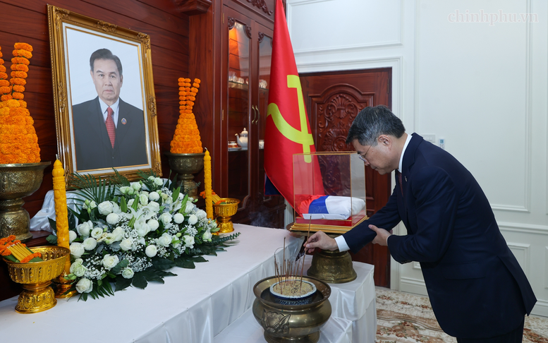 Thủ tướng Lê Minh Hưng thăm gia đình Cố Chủ tịch Quốc hội Lào Saysomphone Phomvihane