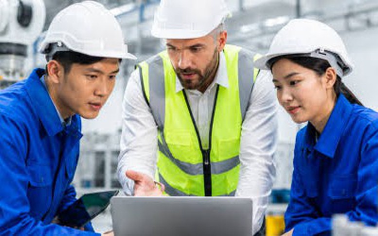 Hướng dẫn nộp hồ sơ gia hạn giấy phép lao động cho người nước ngoài - Ảnh 2.