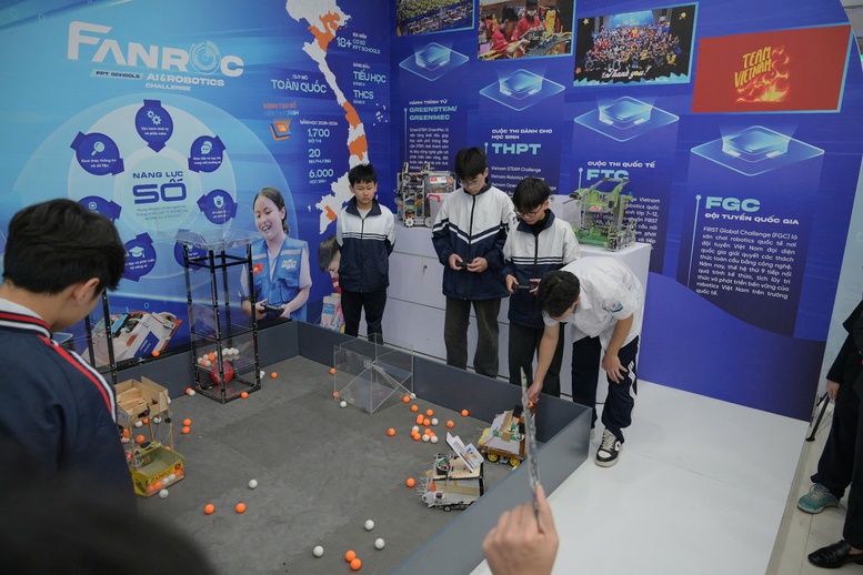 Khai trương Hệ sinh thái STEM và vinh danh các đội thi đạt thành tích cao tại các giải đấu STEM, Robotics quốc tế- Ảnh 3. Khai trương Hệ sinh thái STEM và vinh danh các đội thi đạt thành tích cao tại các giải đấu STEM, Robotics quốc tế- Ảnh 3.