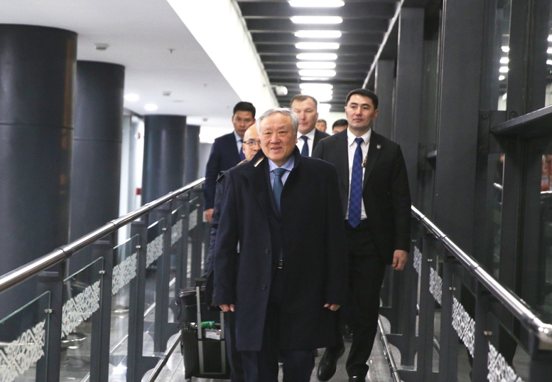 Phó Thủ tướng Thường trực Nguyễn Hoà Bình bắt đầu chuyến thăm làm việc tại Kazakhstan- Ảnh 1.