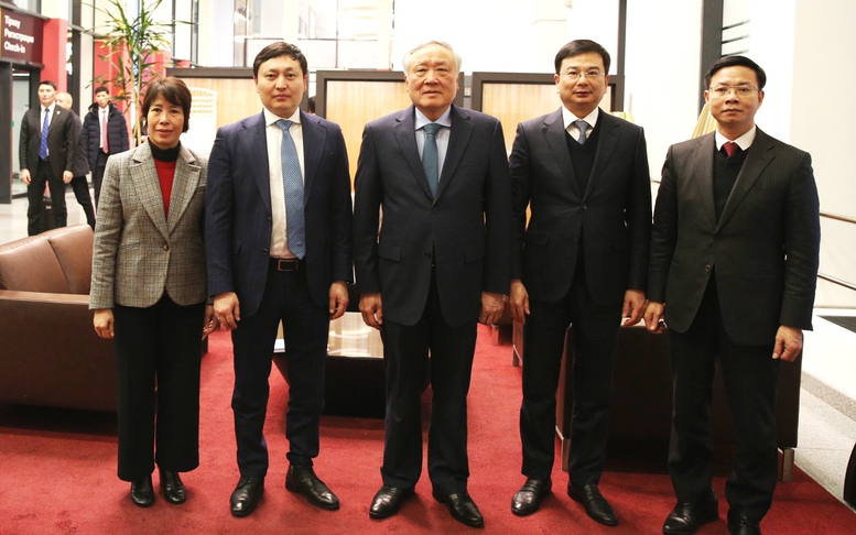 Phó Thủ tướng Thường trực Nguyễn Hoà Bình bắt đầu chuyến thăm làm việc tại Kazakhstan