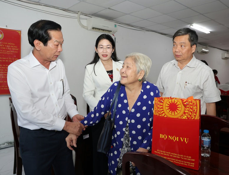 Bộ trưởng Bộ Nội vụ: Chăm lo người có công là trách nhiệm, đạo lý của toàn xã hội- Ảnh 2.