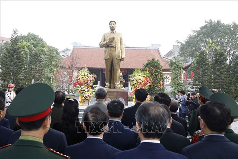 Tổng Bí thư Tô Lâm dâng hương tưởng niệm các đồng chí lãnh đạo tiền bối- Ảnh 1.