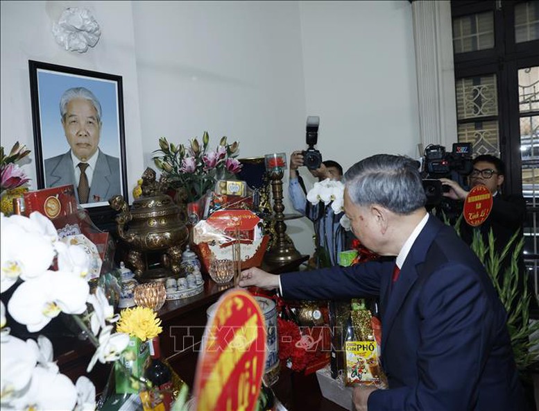 Tổng Bí thư Tô Lâm thắp hương tưởng nhớ các đồng chí lãnh đạo Đảng, Nhà nước- Ảnh 5.