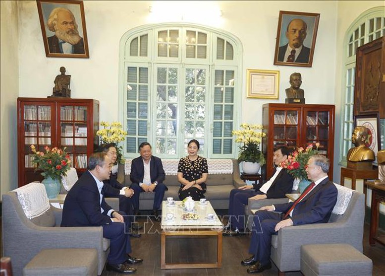 Tổng Bí thư Tô Lâm thắp hương tưởng nhớ các đồng chí lãnh đạo Đảng, Nhà nước- Ảnh 4.