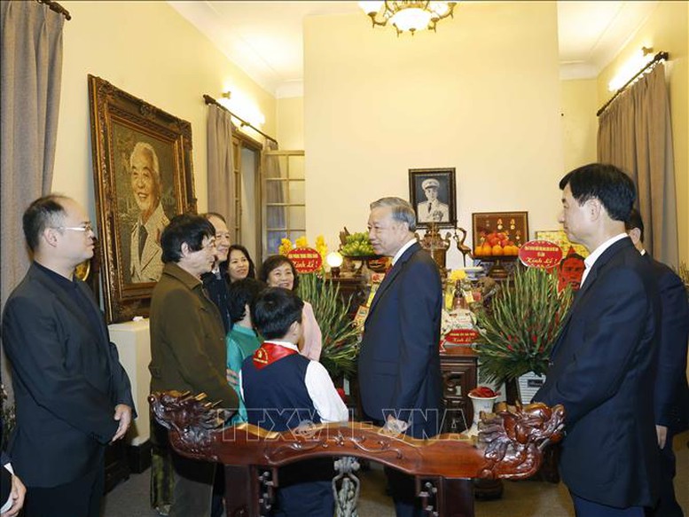 Tổng Bí thư Tô Lâm thắp hương tưởng nhớ các đồng chí lãnh đạo Đảng, Nhà nước- Ảnh 14.