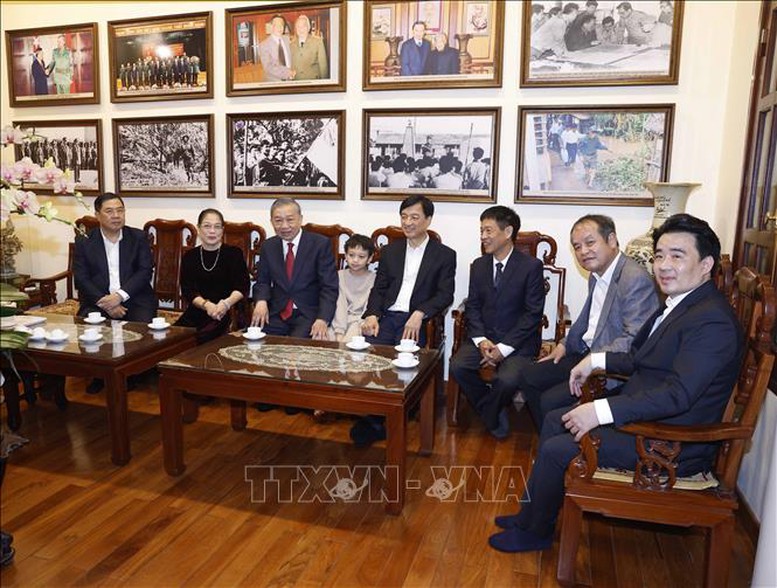 Tổng Bí thư Tô Lâm thắp hương tưởng nhớ các đồng chí lãnh đạo Đảng, Nhà nước- Ảnh 8.