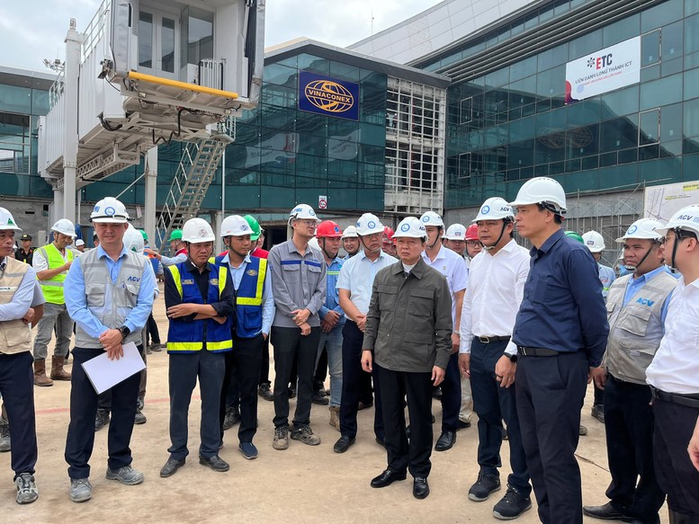 Phó Thủ tướng Trần Hồng Hà động viên, chúc Tết người lao động trên công trường sân bay Long Thành- Ảnh 2.
