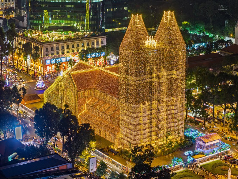 Một vòng TPHCM rộn ràng hương Tết, sắc Xuân- Ảnh 3.