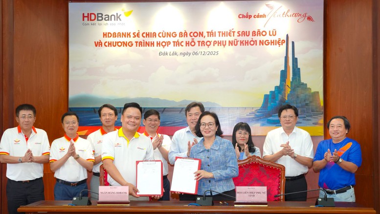 HDBank đẩy mạnh gói vay ưu đãi 12.000 tỷ đồng để đồng hành với người dân phục hồi sau lũ, an tâm đón Tết- Ảnh 1.