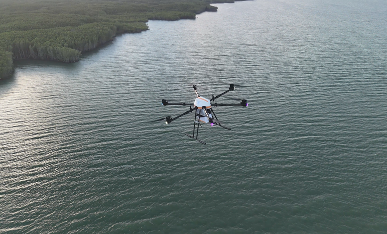 Thành phố đầu tiên ở ASEAN giao hàng vượt biển bằng UAV- Ảnh 4.