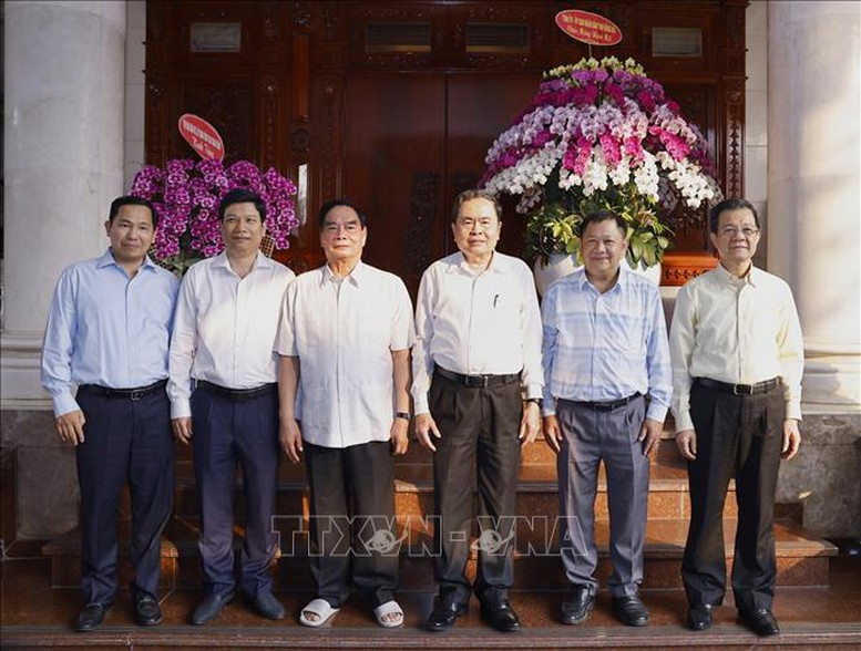 Chủ tịch Quốc hội Trần Thanh Mẫn thăm, chúc Tết nguyên lãnh đạo Đảng, Nhà nước- Ảnh 4.