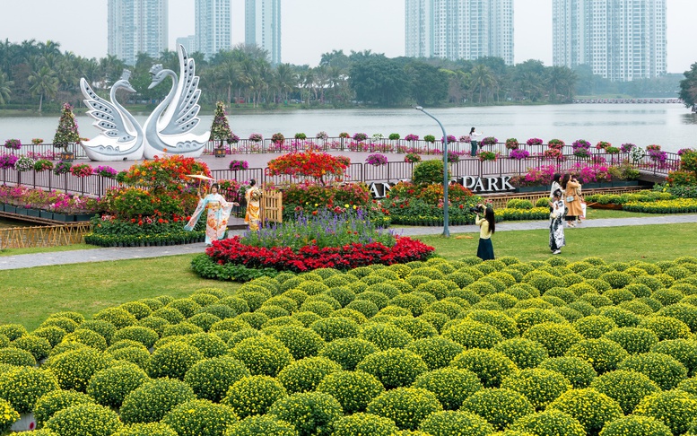 Ecopark tràn ngập sắc hoa tại các đại đô thị khắp 3 miền dịp Tết Bính Ngọ 2026