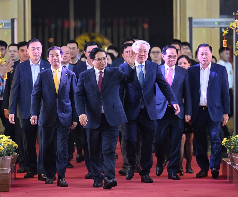 Thủ tướng: Chuyển đổi từ 'ưu tiên' sang 'tin yêu' và 'tự hào' khi dùng hàng Việt Nam- Ảnh 1.