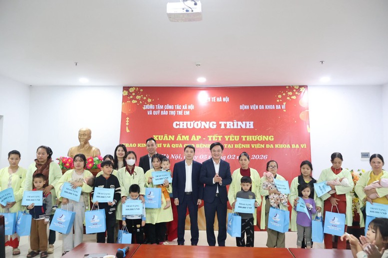 Bệnh viện sáng đèn xuyên Tết, vì sức khỏe người dân- Ảnh 1.