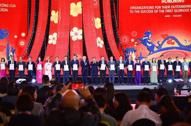 Thủ tướng: Chuyển đổi từ 'ưu tiên' sang 'tin yêu' và 'tự hào' khi dùng hàng Việt Nam- Ảnh 4.