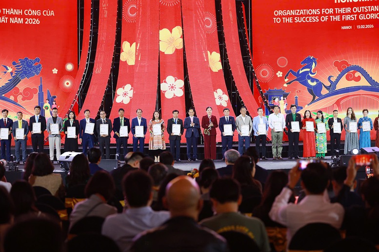 Thủ tướng: Chuyển đổi từ 'ưu tiên' sang 'tin yêu' và 'tự hào' khi dùng hàng Việt Nam- Ảnh 5.