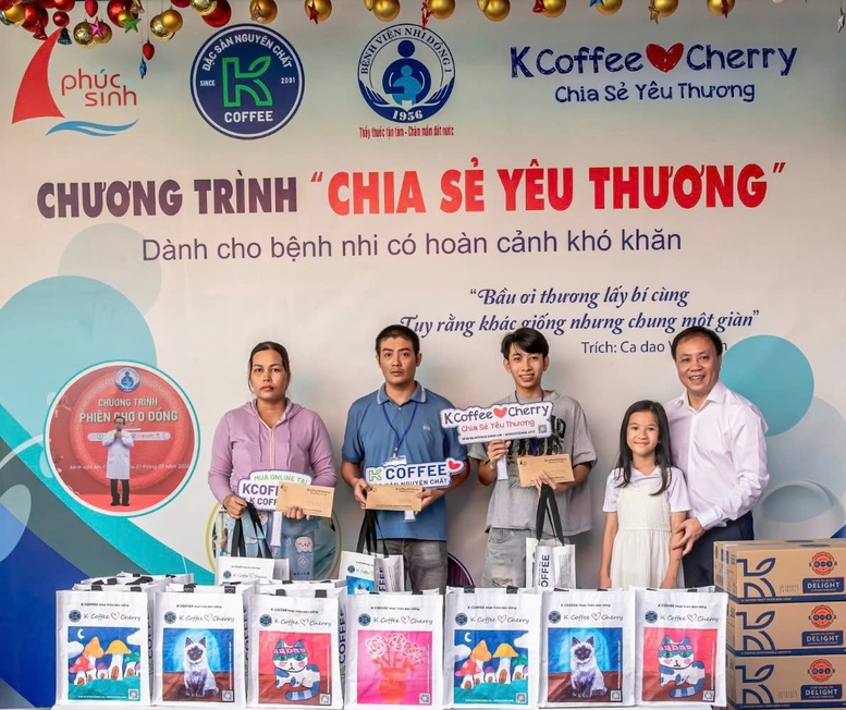 Phúc Sinh và K Coffee trao 750 phần quà, 130 triệu đồng chia sẻ yêu thương dịp Tết 2026- Ảnh 3. Phúc Sinh và K Coffee trao 750 phần quà, 130 triệu đồng chia sẻ yêu thương dịp Tết 2026- Ảnh 3.