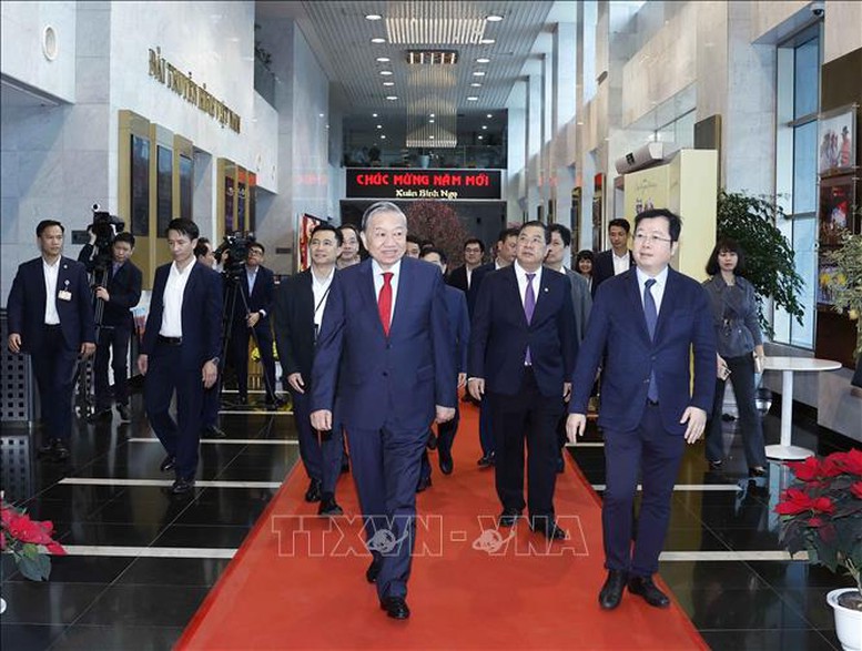 Tổng Bí thư Tô Lâm thăm, chúc Tết cán bộ, phóng viên VTV và VOV- Ảnh 1. Tổng Bí thư Tô Lâm thăm, chúc Tết cán bộ, phóng viên VTV và VOV- Ảnh 1.