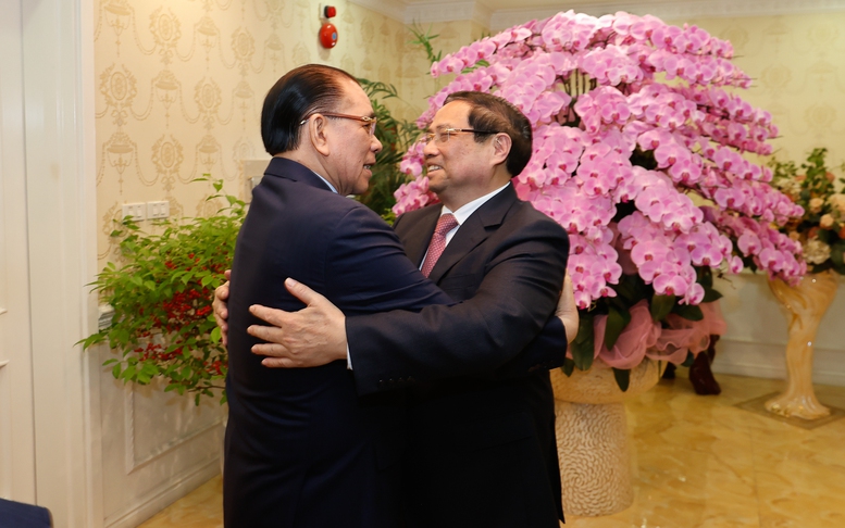 Thủ tướng Phạm Minh Chính thăm nguyên lãnh đạo Đảng, Nhà nước và dâng hương tưởng nhớ các đồng chí cố lãnh đạo