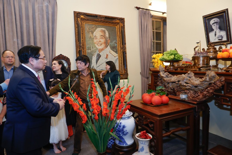 Thủ tướng Phạm Minh Chính thăm nguyên lãnh đạo Đảng, Nhà nước và dâng hương tưởng nhớ các đồng chí cố lãnh đạo- Ảnh 9. Thủ tướng Phạm Minh Chính thăm nguyên lãnh đạo Đảng, Nhà nước và dâng hương tưởng nhớ các đồng chí cố lãnh đạo- Ảnh 9.