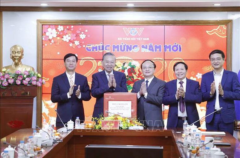 Tổng Bí thư Tô Lâm thăm, chúc Tết cán bộ, phóng viên VTV và VOV- Ảnh 7. Tổng Bí thư Tô Lâm thăm, chúc Tết cán bộ, phóng viên VTV và VOV- Ảnh 7.