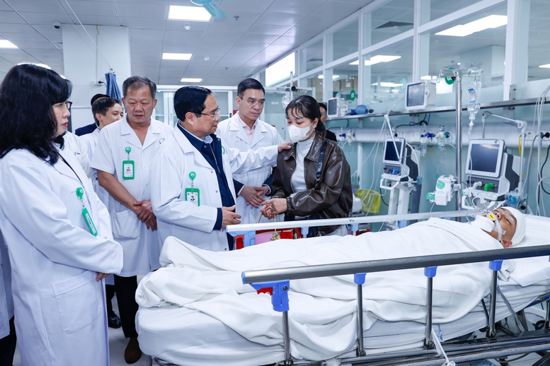 Thủ tướng: Phát huy vai trò các bệnh viện tuyến cuối 'giành giật sự sống, là hy vọng lớn nhất của người bệnh'- Ảnh 10.