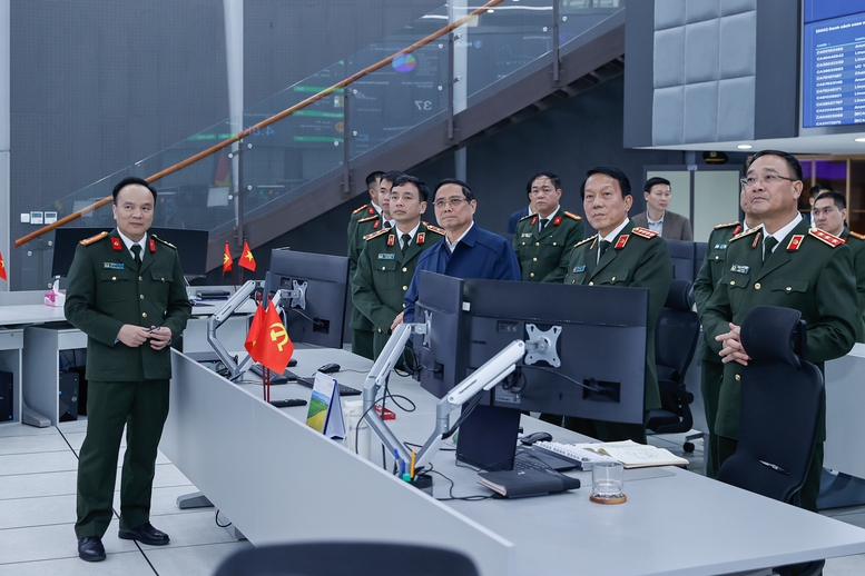 Thủ tướng kiểm tra, động viên các lực lượng công an ứng trực dịp Tết- Ảnh 7.