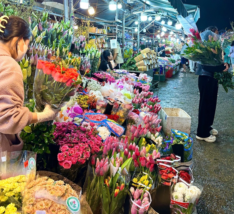 Chợ hoa đêm Quảng Bá - 'Hồn Tết' của đất Hà Thành- Ảnh 7.