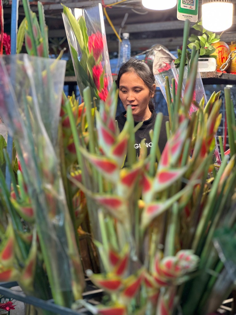 Chợ hoa đêm Quảng Bá - 'Hồn Tết' của đất Hà Thành- Ảnh 3.