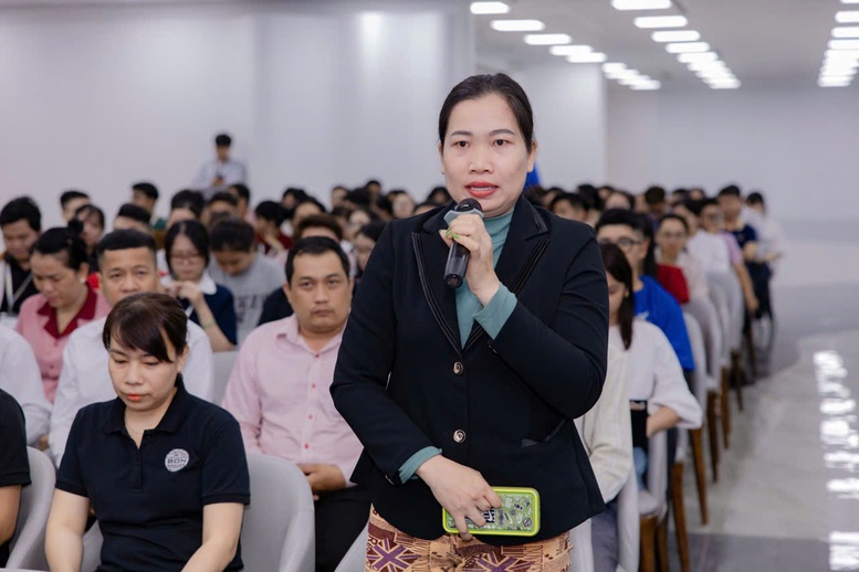 Tạp vụ, bảo vệ của CT Group xúc động khi nhận thưởng Tết một lượng vàng 9999- Ảnh 2.