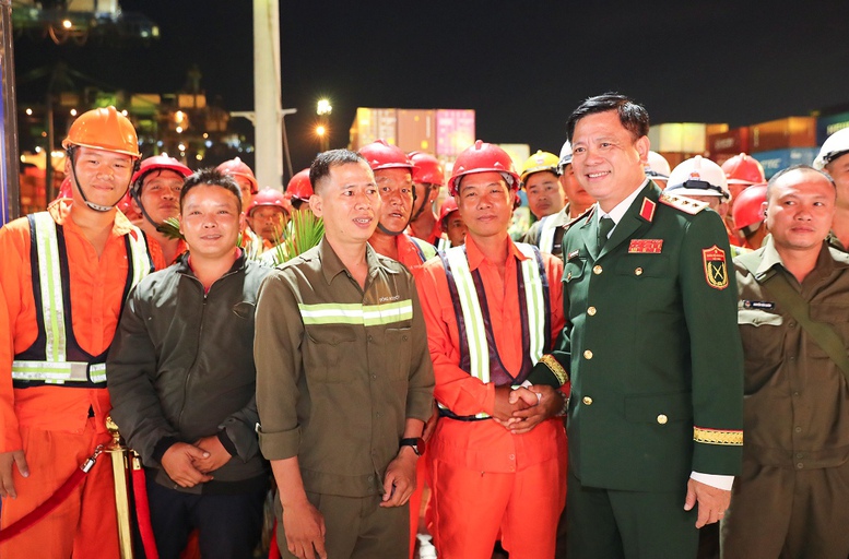 Phát lệnh làm hàng đầu xuân tại cảng Tân Cảng-Cát Lái- Ảnh 3.