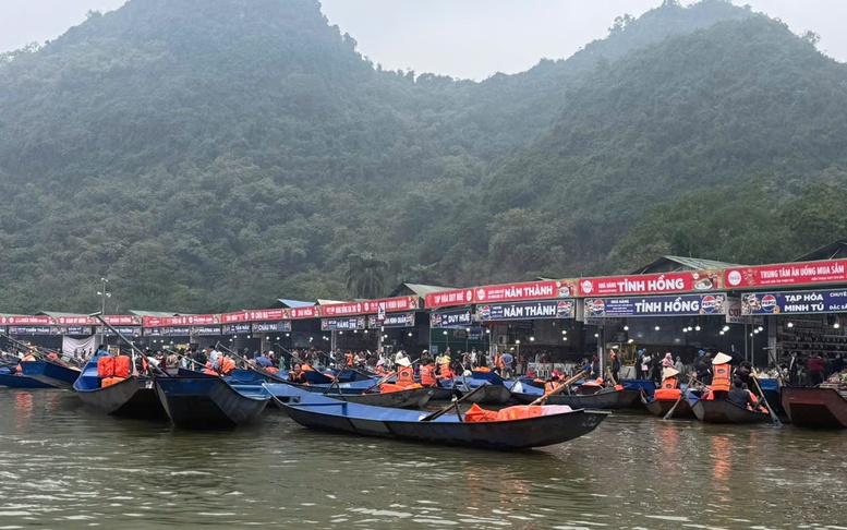 25.000 lượt du khách trẩy hội Chùa Hương 2 ngày đầu năm