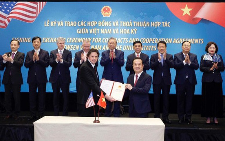 Bộ KH&CN trao Giấy phép cung cấp dịch vụ viễn thông vệ tinh cho Starlink