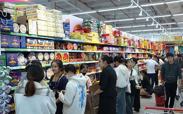 Mùng 4 Tết Bính Ngọ 2026: Thị trường hàng hóa 'vào guồng' trở lại