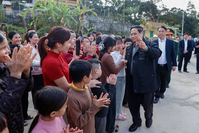 Thủ tướng: Phát động 'Chiến dịch Đông Khê năm 2026' hoàn thành 2 tuyến cao tốc ở Lạng Sơn, Cao Bằng- Ảnh 8. Thủ tướng: Phát động 'Chiến dịch Đông Khê năm 2026' hoàn thành 2 tuyến cao tốc ở Lạng Sơn, Cao Bằng- Ảnh 8.