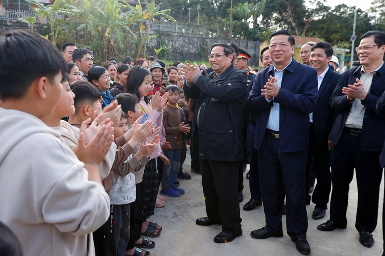Thủ tướng: Phát động 'Chiến dịch Đông Khê năm 2026' hoàn thành 2 tuyến cao tốc ở Lạng Sơn, Cao Bằng- Ảnh 9. Thủ tướng: Phát động 'Chiến dịch Đông Khê năm 2026' hoàn thành 2 tuyến cao tốc ở Lạng Sơn, Cao Bằng- Ảnh 9.