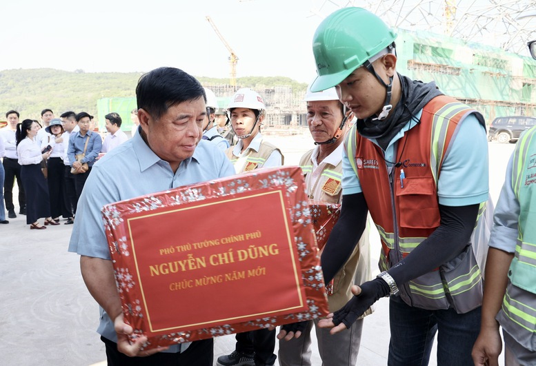 Phó Thủ tướng Nguyễn Chí Dũng thăm, chúc Tết tại công trình phục vụ APEC 2027- Ảnh 4.