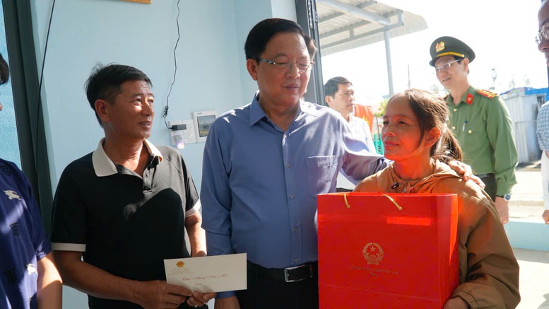 Phó Thủ tướng Hồ Quốc Dũng kiểm tra tiến độ đường cao tốc Quy Nhơn - Pleiku- Ảnh 5. Phó Thủ tướng Hồ Quốc Dũng kiểm tra tiến độ đường cao tốc Quy Nhơn - Pleiku- Ảnh 5.