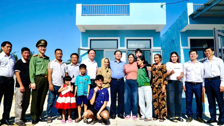 Phó Thủ tướng Hồ Quốc Dũng kiểm tra tiến độ đường cao tốc Quy Nhơn - Pleiku- Ảnh 7. Phó Thủ tướng Hồ Quốc Dũng kiểm tra tiến độ đường cao tốc Quy Nhơn - Pleiku- Ảnh 7.