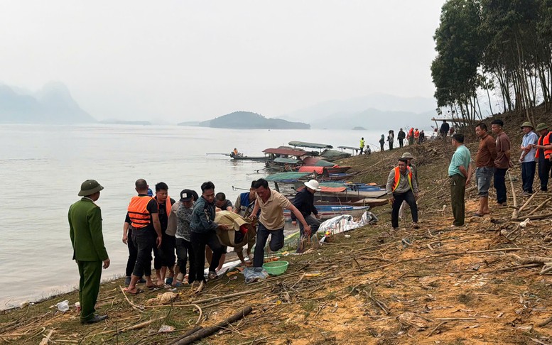 Tìm thấy toàn bộ nạn nhân thiệt mạng trong vụ lật tàu chở khách trên hồ Thác Bà