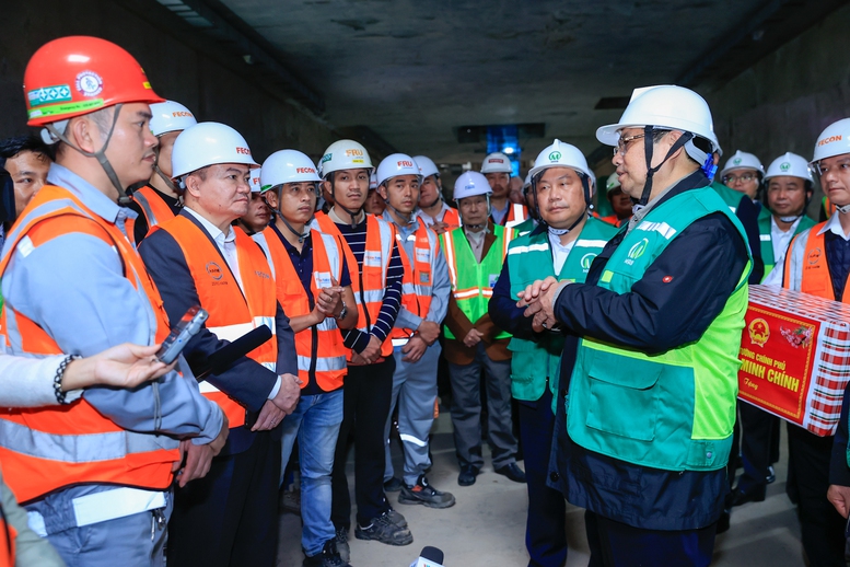 Thủ tướng: Tốc độ triển khai đường sắt đô thị thời gian tới phải gấp hàng chục lần những năm qua- Ảnh 3. Thủ tướng: Tốc độ triển khai đường sắt đô thị thời gian tới phải gấp hàng chục lần những năm qua- Ảnh 3.