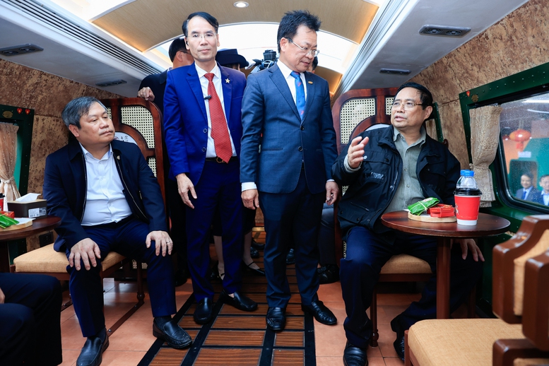 Thủ tướng: Tốc độ triển khai đường sắt đô thị thời gian tới phải gấp hàng chục lần những năm qua- Ảnh 11. Thủ tướng: Tốc độ triển khai đường sắt đô thị thời gian tới phải gấp hàng chục lần những năm qua- Ảnh 11.