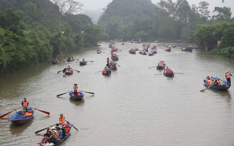 Đông đảo nhân dân, du khách nô nức dự Lễ Khai hội du lịch chùa Hương 2026