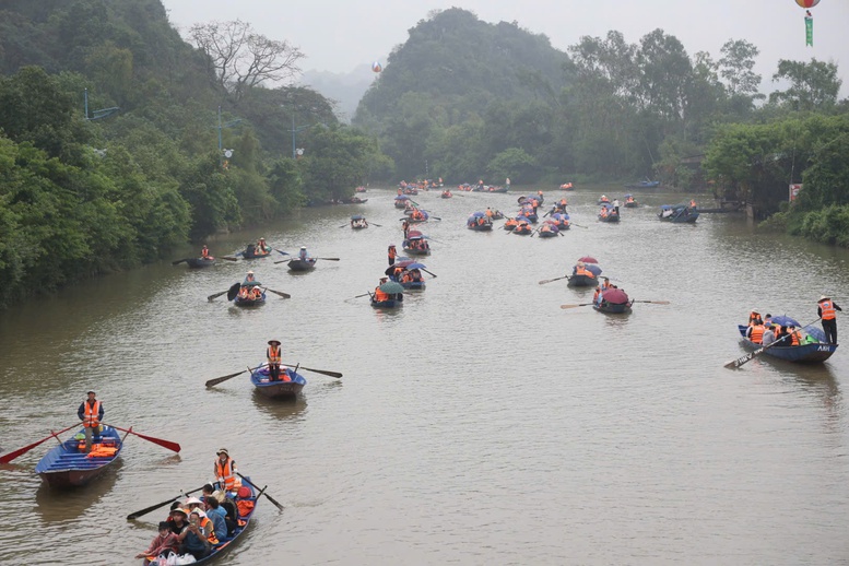 Đông đảo nhân dân, du khách nô nức dự Lễ Khai hội du lịch chùa Hương 2026- Ảnh 3.